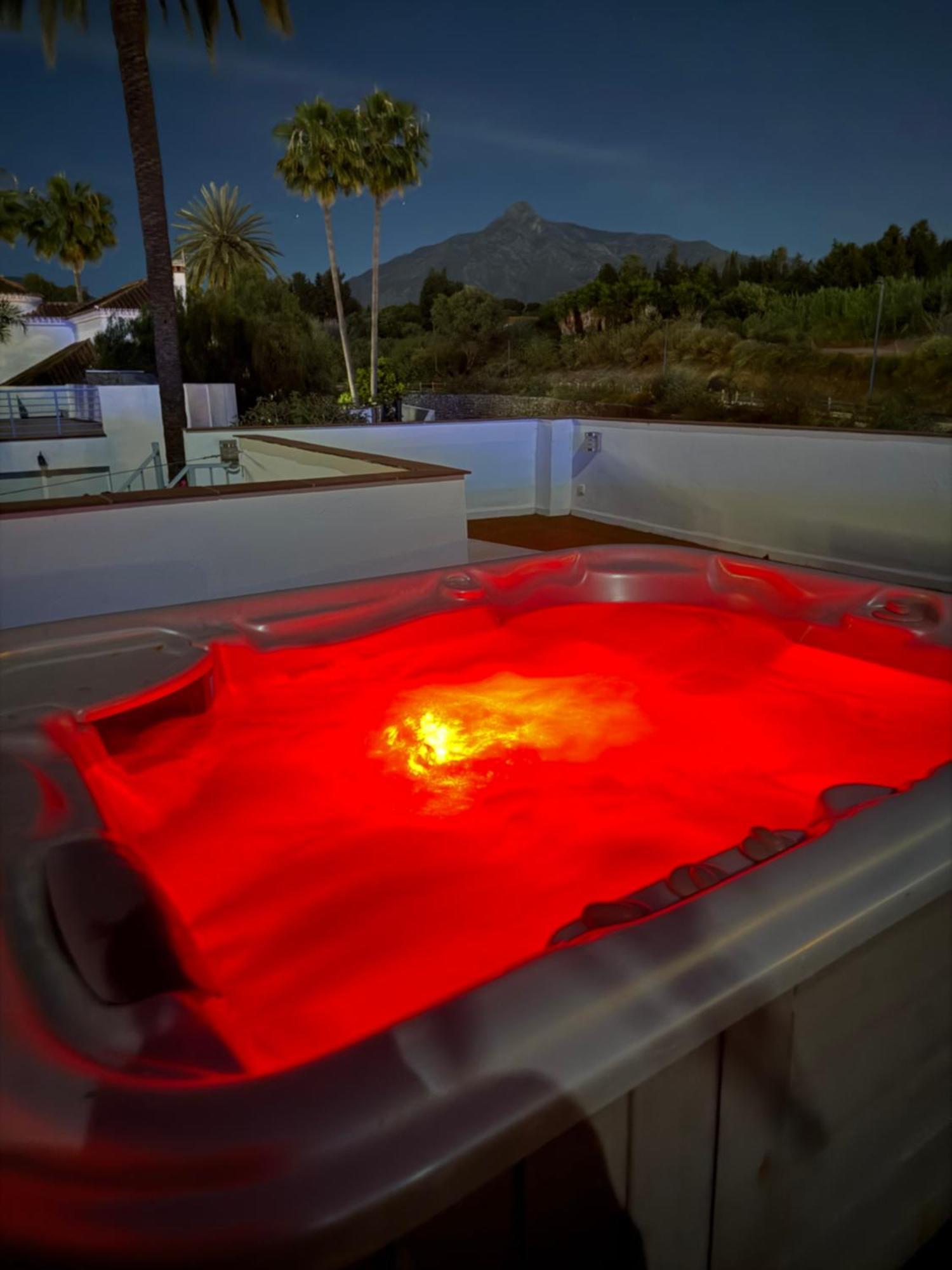Puerto Banus Jacuzzi Close To Breath And Marbella Arena Esterno foto